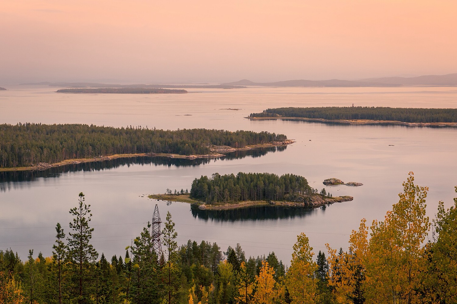 Кандалакшский залив Белого моря, скалистые берега